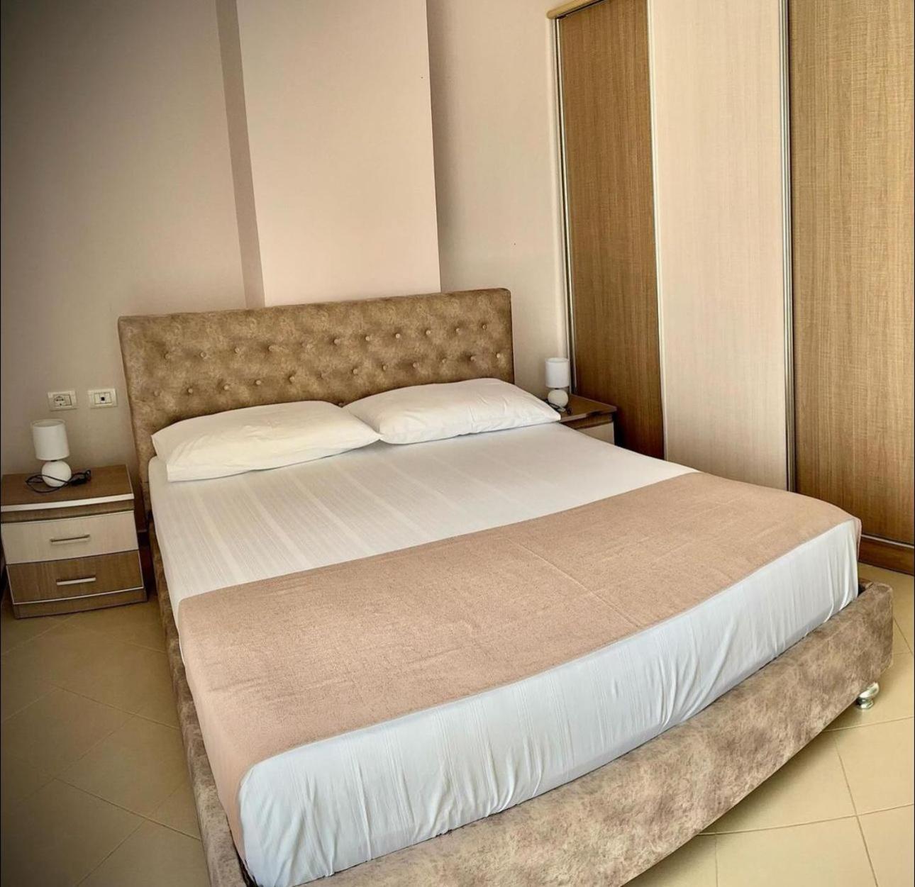 Endy Apartaments Orikum Bagian luar foto
