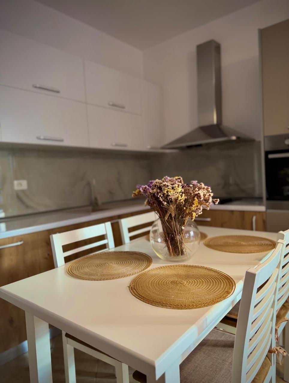 Endy Apartaments Orikum Bagian luar foto